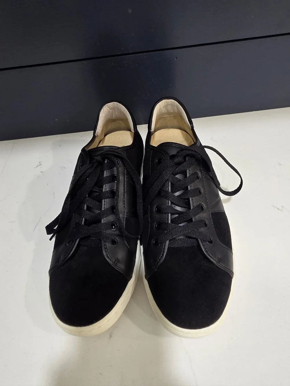 Vionic Jerome Suede Lace Up Comfort Support Rubber Sole Sneaker Shoe size 9.5